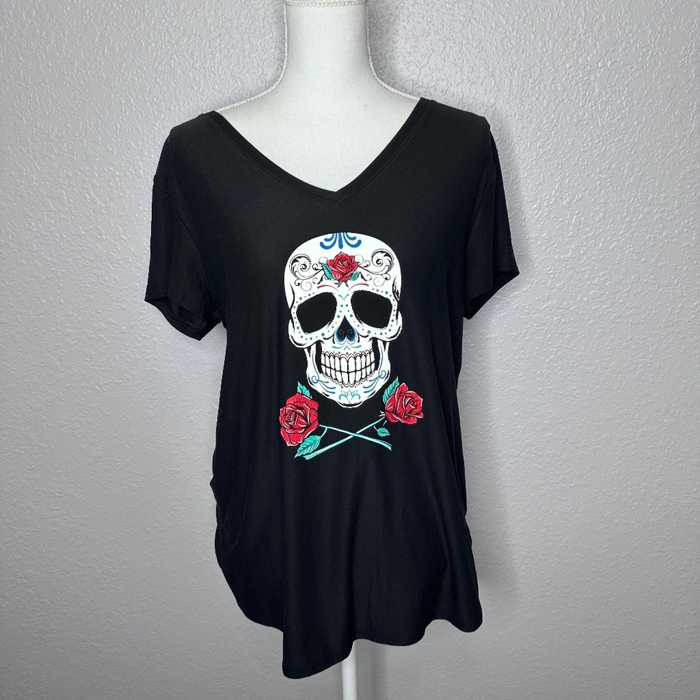 Women's No Boundaries XL Black skeleton Graphic tee